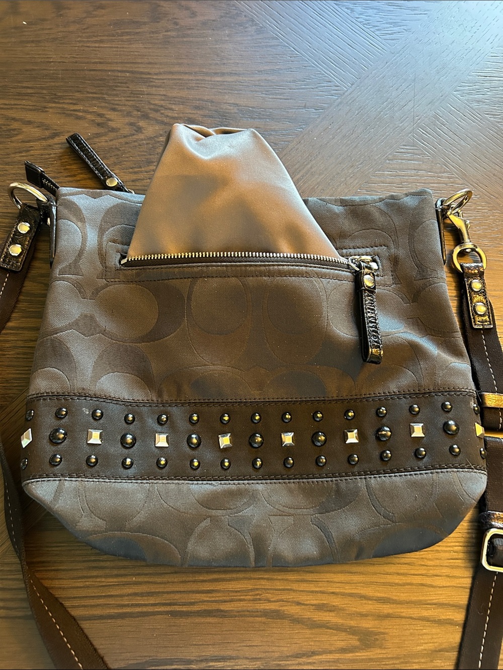 Coach Black Signature Sateen Crossbody w Stud Accents EXCELLENT CONDITION 12x10 - Picture 3 of 11
